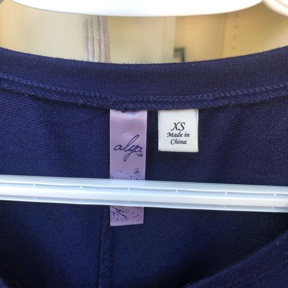 Embroidered Sleeves Dress 🤍 - Picture 4 of 4